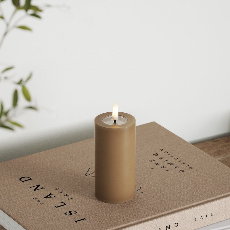 Deluxe Homeart LEDs Vela pilar Ø5x10cm Caramelo