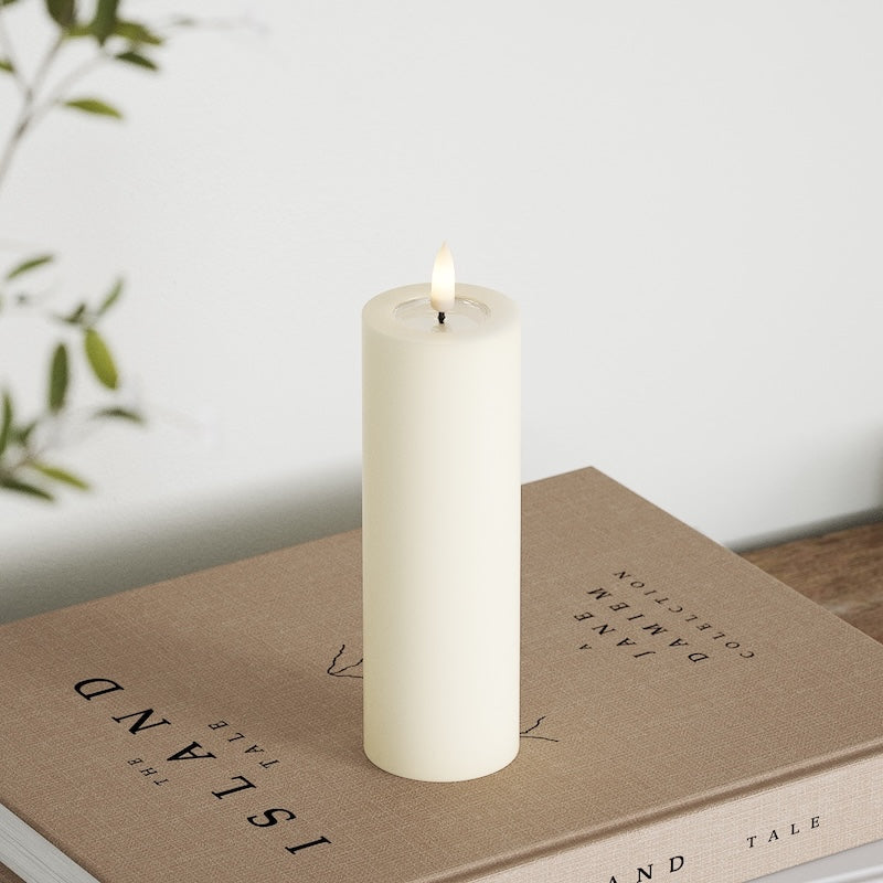 Deluxe Homeart LED Pillar candle Ø 5 x 15 cm Cream