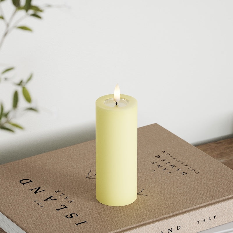Deluxe Homeart LED Pillar candle Ø 5 x 12.5 cm Light Yellow