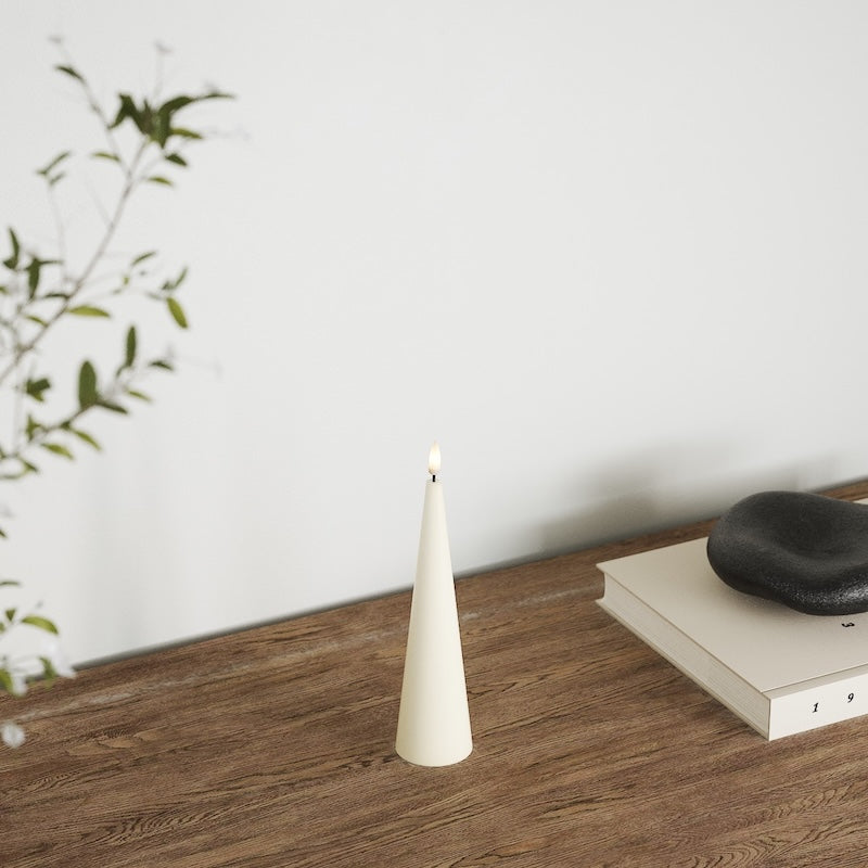 Deluxe Homeart Kegle lys D 5 x H 20 cm Cream