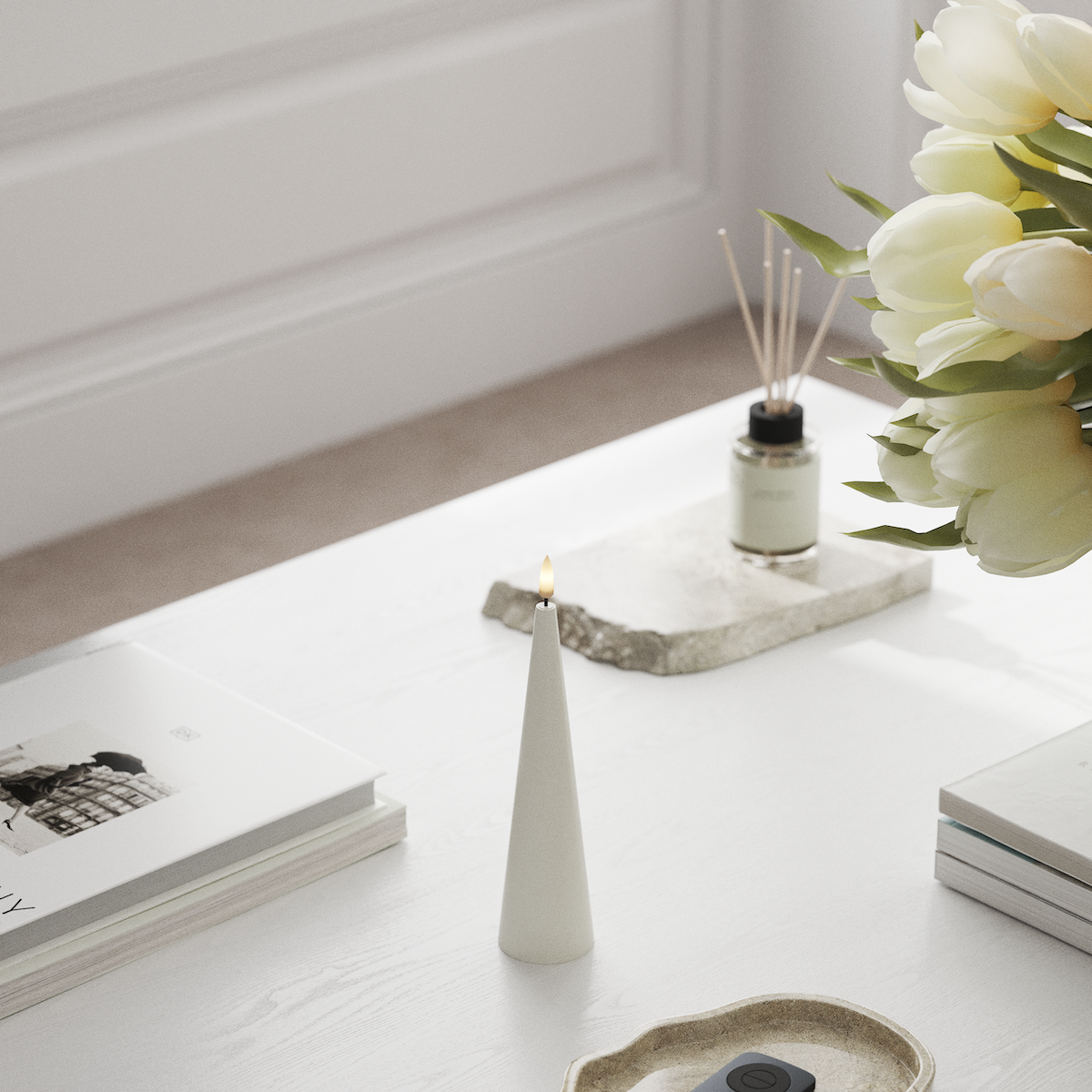 Deluxe Homeart Kon ljus D 5 x H 20 cm Vit LED Kegelljus 1